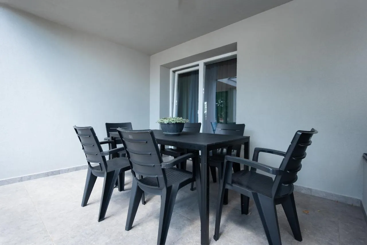 Villa Slivari Nedescina 0*,